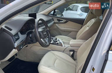 Внедорожник / Кроссовер Audi Q7 2016 в 