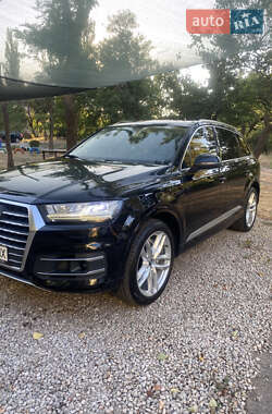 Внедорожник / Кроссовер Audi Q7 2016 в 