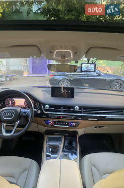 Внедорожник / Кроссовер Audi Q7 2016 в 