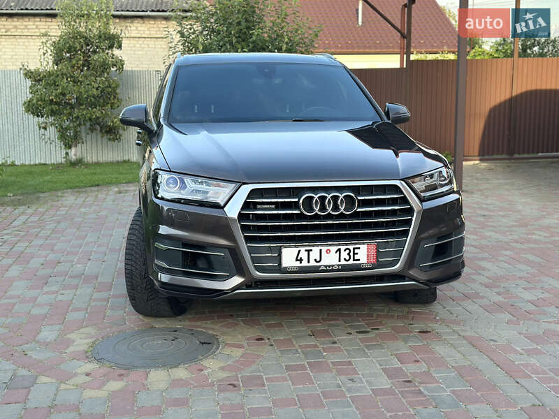 Внедорожник / Кроссовер Audi Q7 2017 в Владимире
