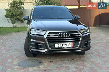 Внедорожник / Кроссовер Audi Q7 2017 в 