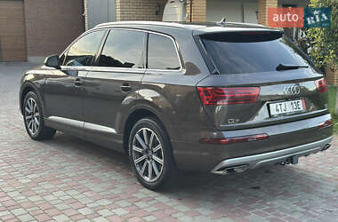 Внедорожник / Кроссовер Audi Q7 2017 в 