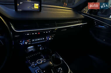 Внедорожник / Кроссовер Audi Q7 2017 в 