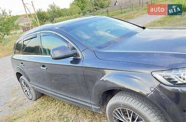 Позашляховик / Кросовер Audi Q7 2011 в 