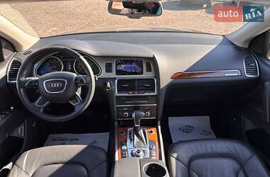 Позашляховик / Кросовер Audi Q7 2015 в 