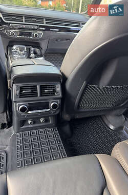 Внедорожник / Кроссовер Audi Q7 2017 в 
