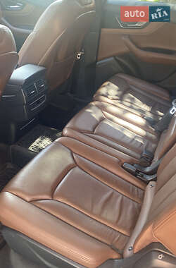 Внедорожник / Кроссовер Audi Q7 2016 в 