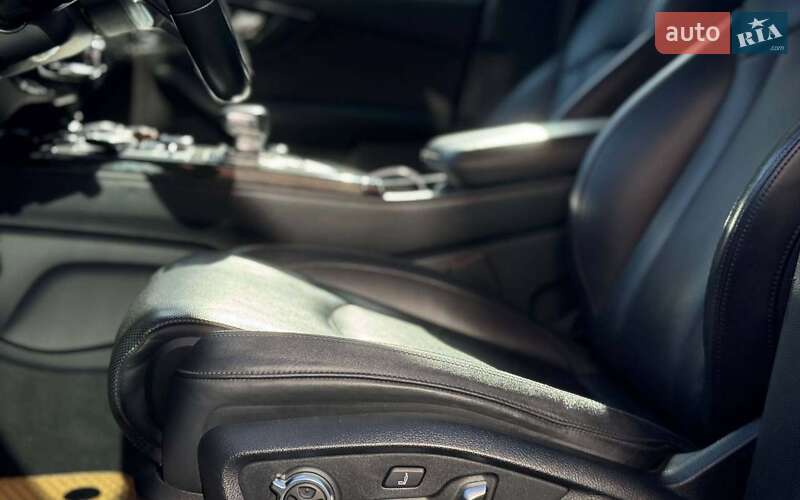 Позашляховик / Кросовер Audi Q7 2017 в Чернівцях