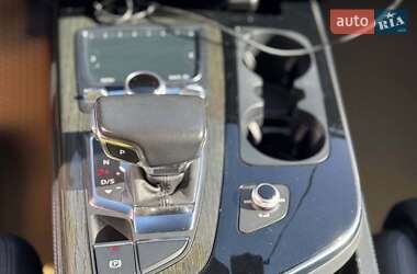 Позашляховик / Кросовер Audi Q7 2017 в 