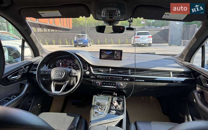 Позашляховик / Кросовер Audi Q7 2017 в Чернівцях