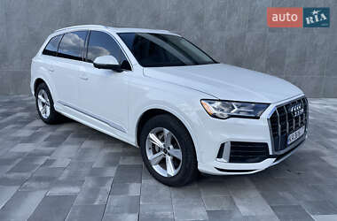 Внедорожник / Кроссовер Audi Q7 2021 в 