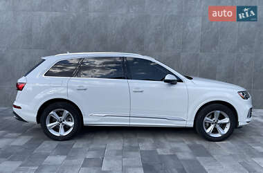 Внедорожник / Кроссовер Audi Q7 2021 в 