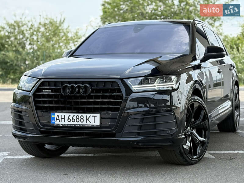 Позашляховик / Кросовер Audi Q7 2015 в 