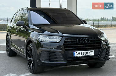 Позашляховик / Кросовер Audi Q7 2015 в 