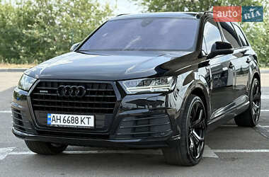 Позашляховик / Кросовер Audi Q7 2015 в 