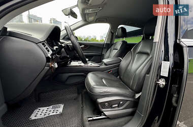 Внедорожник / Кроссовер Audi Q7 2015 в 