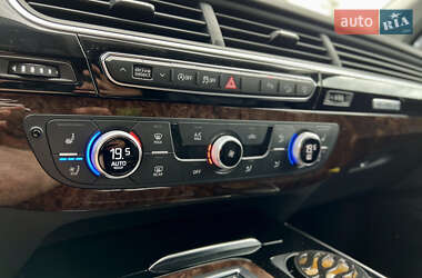 Внедорожник / Кроссовер Audi Q7 2015 в 