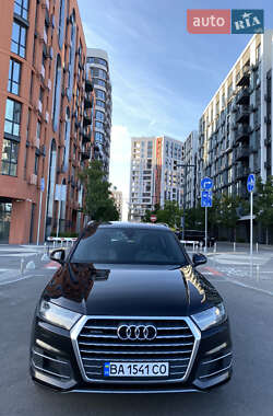 Внедорожник / Кроссовер Audi Q7 2017 в 