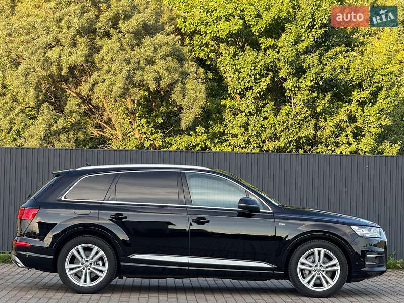 Позашляховик / Кросовер Audi Q7 2017 в Луцьку