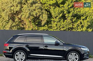 Внедорожник / Кроссовер Audi Q7 2017 в 