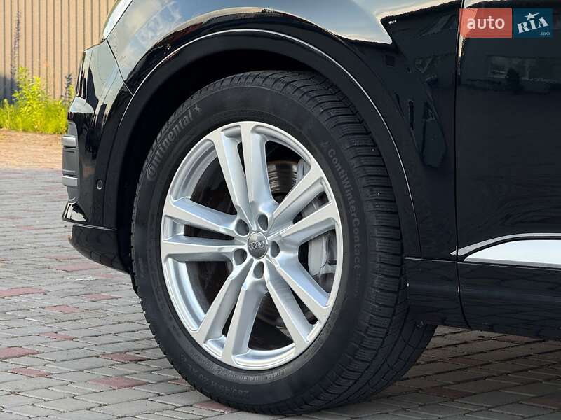 Позашляховик / Кросовер Audi Q7 2017 в Луцьку