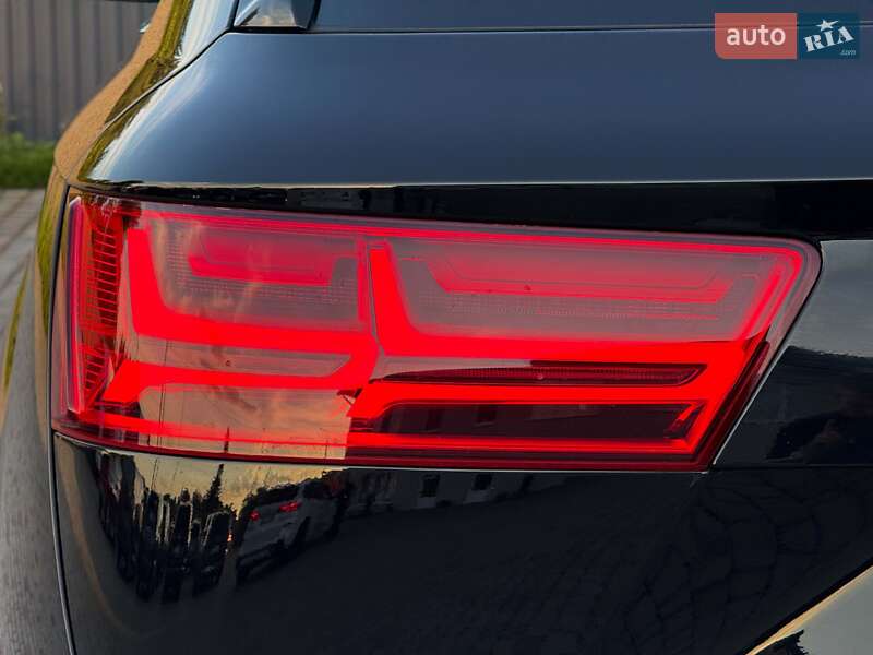 Позашляховик / Кросовер Audi Q7 2017 в Луцьку