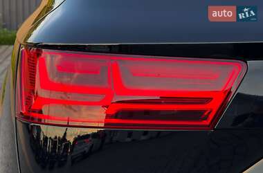 Внедорожник / Кроссовер Audi Q7 2017 в 