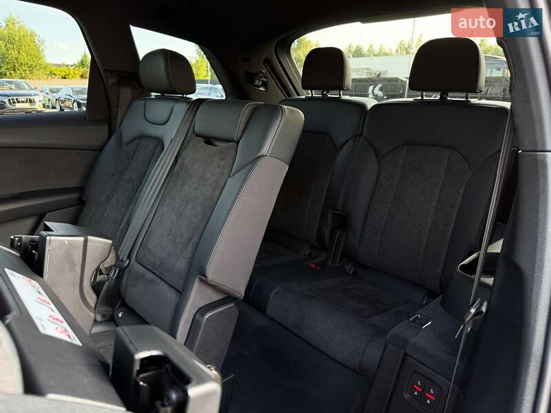 Позашляховик / Кросовер Audi Q7 2017 в Луцьку