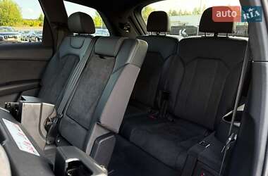Внедорожник / Кроссовер Audi Q7 2017 в 