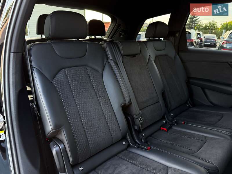 Позашляховик / Кросовер Audi Q7 2017 в Луцьку