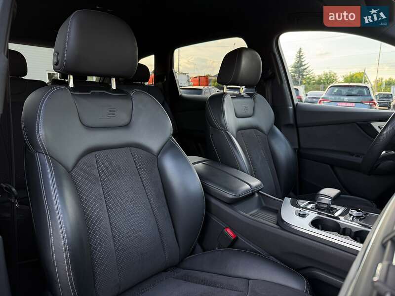 Позашляховик / Кросовер Audi Q7 2017 в Луцьку