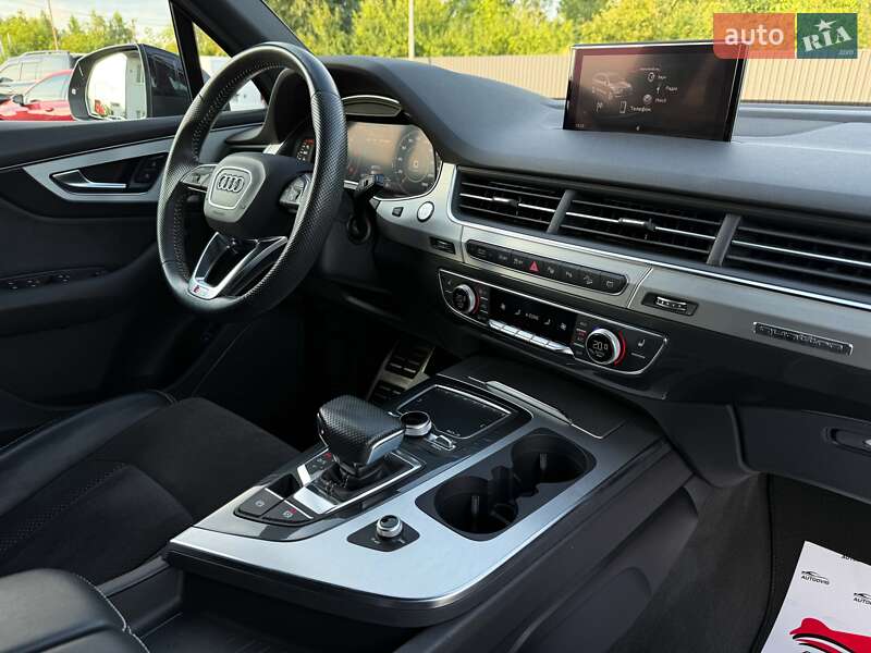 Позашляховик / Кросовер Audi Q7 2017 в Луцьку