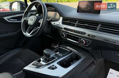 Внедорожник / Кроссовер Audi Q7 2017 в 