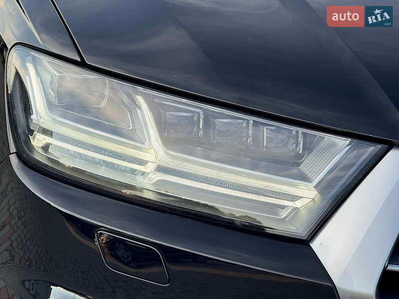 Позашляховик / Кросовер Audi Q7 2017 в Луцьку