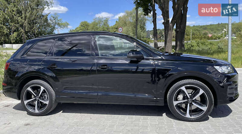 Внедорожник / Кроссовер Audi Q7 2018 в 
