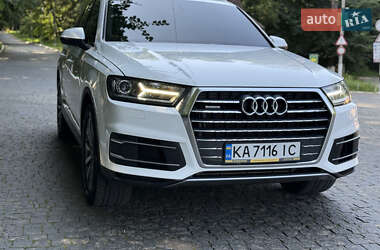 Внедорожник / Кроссовер Audi Q7 2015 в 