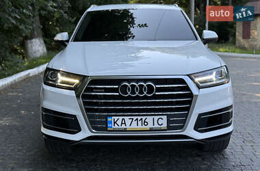 Внедорожник / Кроссовер Audi Q7 2015 в 