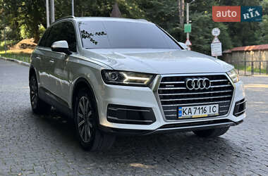 Внедорожник / Кроссовер Audi Q7 2015 в 