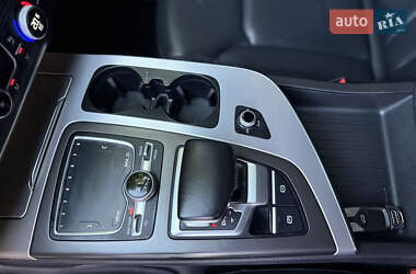 Внедорожник / Кроссовер Audi Q7 2015 в 