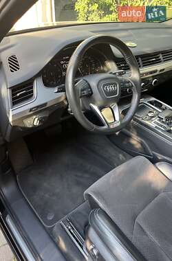 Внедорожник / Кроссовер Audi Q7 2016 в 