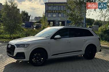 Внедорожник / Кроссовер Audi Q7 2020 в 
