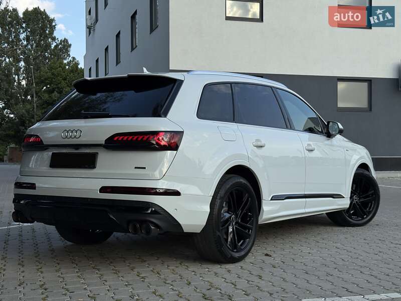 Внедорожник / Кроссовер Audi Q7 2020 в 