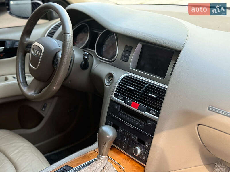 Внедорожник / Кроссовер Audi Q7 2007 в Одессе