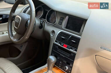 Внедорожник / Кроссовер Audi Q7 2007 в 