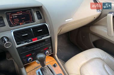 Внедорожник / Кроссовер Audi Q7 2007 в 