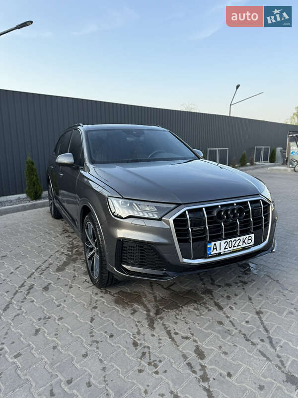 Позашляховик / Кросовер Audi Q7 2021 в Києві