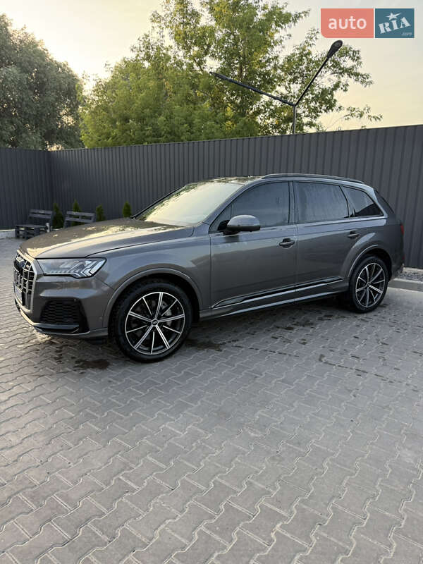 Позашляховик / Кросовер Audi Q7 2021 в Києві