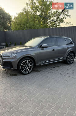Внедорожник / Кроссовер Audi Q7 2021 в 