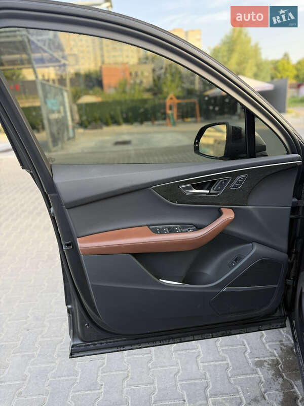 Позашляховик / Кросовер Audi Q7 2021 в Києві