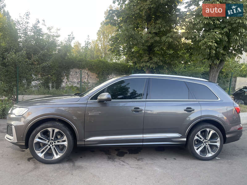 Внедорожник / Кроссовер Audi Q7 2021 в Киеве